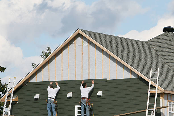 Professional Siding technician working in Barclay, NJ